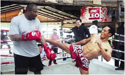 Riddick Bowe vs Saenchai