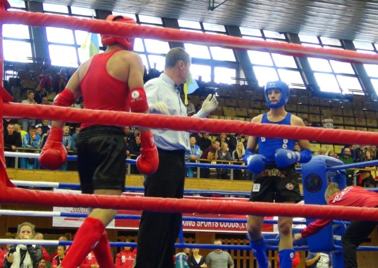 ME Muaythai 2014 - Staszczak (blue) vs Nikiforov (red)