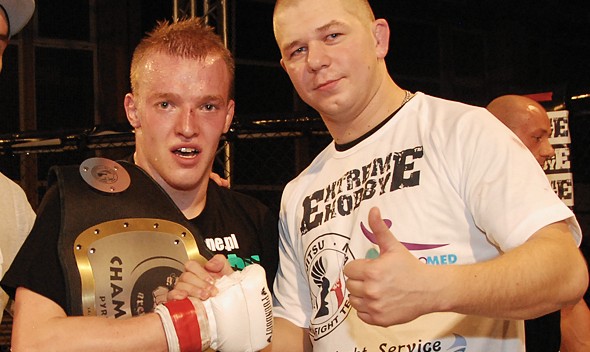 fot. pyrzyce.info - Łukasz Sajewski (z lewej strony)