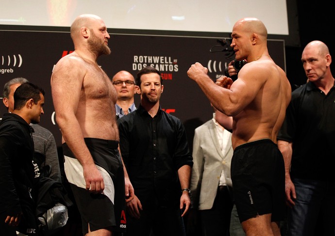 Rothwell vs Dos Santos