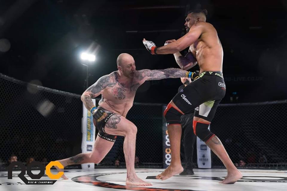 Łukasz Parobiec vs Chi Lewis-Perry