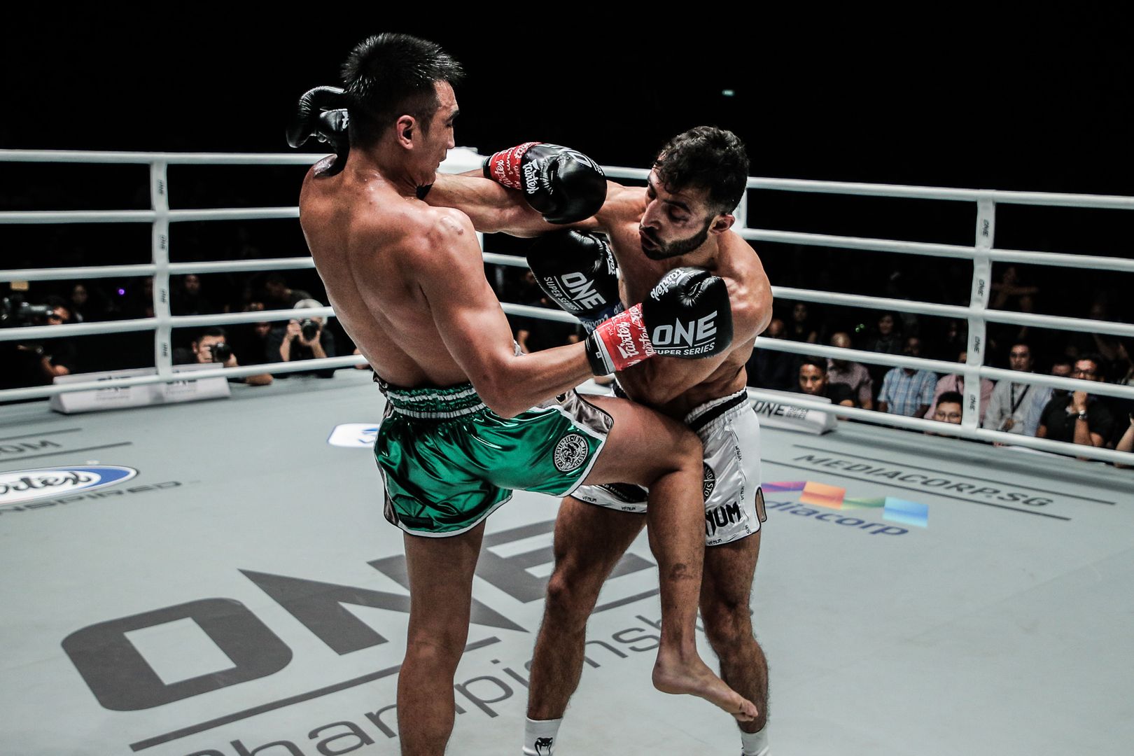 Petchmorakot vs Giorgio Petrosyan