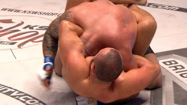 Tomasz Narkun poddaje Przemysława Mysialę na KSW 50