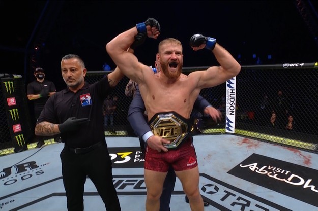 [fot. Polsat Sport] UFC 253 Jan Błachowicz mistrzem organizacji